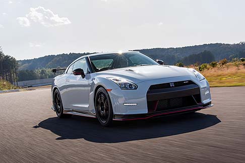 Nissan - Sviluppata e ottimizzata durante numerosi test in pista, la Nissan GTR Nismo sar presentata in veste di premiere durante il prossimo Salone di Ginevra.