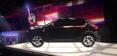 Nissan - In dettaglio troviamo una mascherina in carbon look con banda rossa per il frontale; calotte specchi retrovisori in carbon look con banda rossa; battitacco in carbon look con logo m2o.