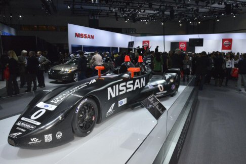 Nissan - La racing car Nissan DeltaWing, invece ha rivoluzionato gli equilibri nelle gare di durata dell'automobilismo sportivo, grazie a un design innovativo abbinato a tecnologie sviluppate in funzione del contenimento del peso e dell'efficienza nei consumi. 