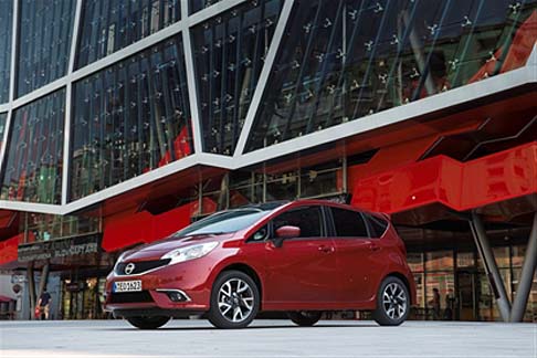 Nissan - Spinta dal motore a benzina sovralimentato di Nissan, la versione DIGS garantisce la massima efficienza e costi di gestione contenuti. 