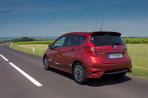 Nissan - Nonostante la compattezza delle dimensioni, il motore DIGS (Direct Injection Gasoline Supercharged) eroga fino a 98 CV di potenza e 147 Nm di coppia, con emissioni di CO2 e consumi pari rispettivamente a 99g/km e 4,3 l/100 km nel ciclo combinato.