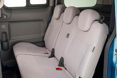 Nissan - La propulsione 100% elettrica ad alte prestazioni, derivata dalla Nissan LEAF, si unisce alla capacit di carico di Nissan NV200, per dare origine a un veicolo pratico e versatile. 
