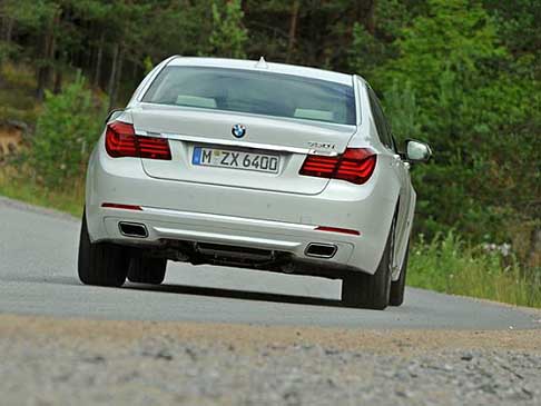 BMW - Nuova BMW Serie 7 prevede un gamma di motori varia dal propulsore sei cilindri diesel BMW TwinPower Turbo pi potente del mondo fino al BMW ActiveHybrid 7 della seconda generazione