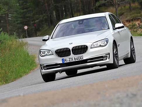 BMW - La nuova BMW Serie 7  caratterizzata dai proiettori nuovi realizzati interamente in unit LED