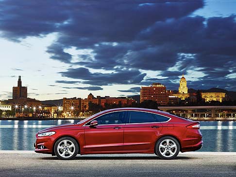 Ford - La dotazione tecnologica  da prima della classe quella che accompagna il restyling della Ford Mondeo, modello di punta della gamma soprattutto in terra europea.