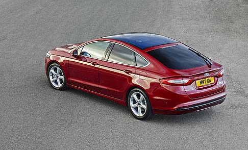 Ford - La vettura rappresenta il primo modello europeo costruito sulla base della nuova piattaforma globale C/D di Ford, ed  dotata delle nuove sospensioni posteriori Integral Link che garantiscono un comfort superiore ed eccezionali dinamiche di guida. 