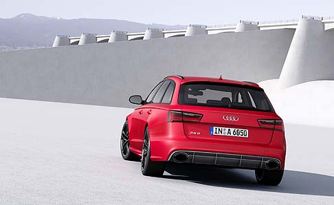 Audi - Nelle motorizzazioni a partire da 272 CV (200 kW) la trazione integrale permanente quattro pu essere integrata con il differenziale sportivo. 