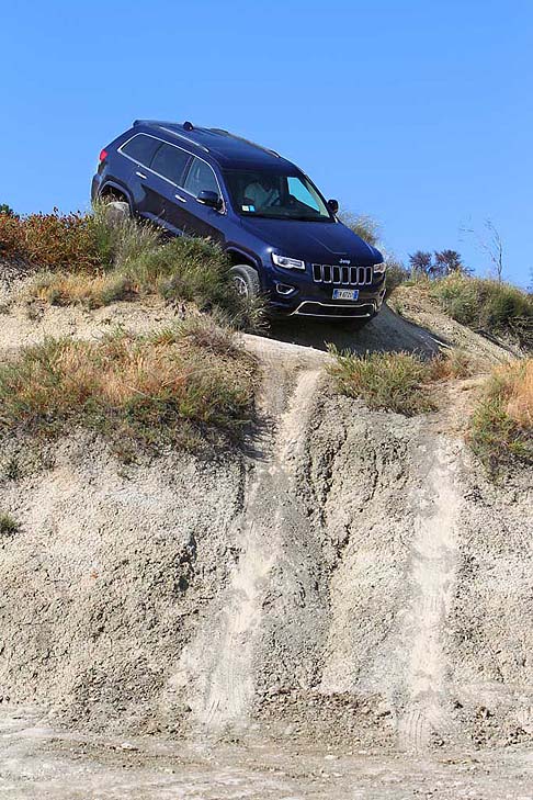 Jeep - La nuova generazione ora presenta interessanti novit dedicate al design, nuovi contenuti tecnologici di ultima generazione e performance perfezionate grazie al nuovo cambio automatico a otto rapporti, offerto di serie su tutta la gamma.