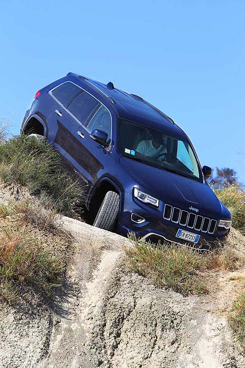 Jeep - Il traguardo dei circa 5 milioni di veicoli venduti nel mondo sottolineano la sua leadership nel segmento di riferimento dei Large Suv, un mercato poco colpito dalla crisi economica.