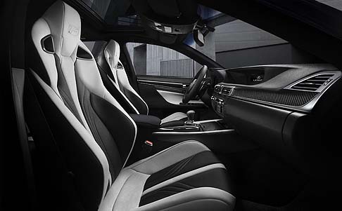 Lexus - In conclusione, la nuova Lexus GS F promette di essere una berlina dalla doppia personalit, equilibrata nella mobilit quotidiana, ma in grado di assicurare il massimo drive-to-fun durante la guida pi dinamica. 
