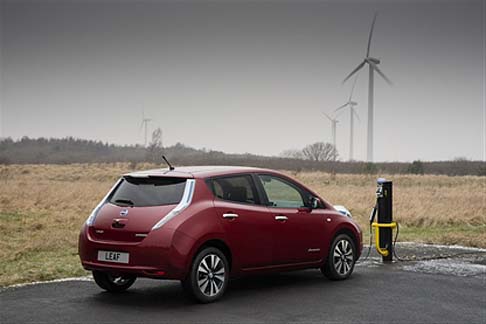 Nissan - Pi comoda e spaziosa, e pi piacevole da guidare, la nuova Nissan Leaf adotta un gruppo motopropulsore, assemblato come elemento unitario, che utilizza un motore sincrono in c.a. da 80 kW.