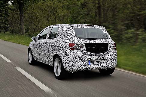 Opel - Tra la precedente versione e quella che sar lanciata nel 2014 si nota un evidente salto qualitativo, soprattutto per quanto riguarda la motorizzazione motore 1.0 ECOTEC, di recente sviluppo, che assicura coppia, guidabilit e silenziosit. 