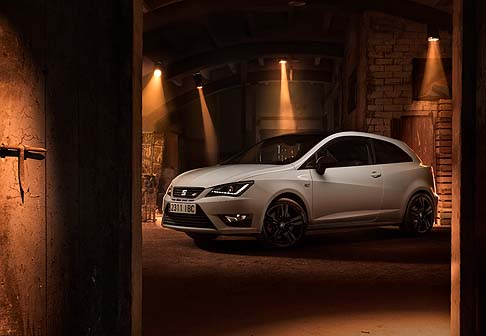 Seat - Grazie al propulsore 1.8 TSI da 192 CV, la vettura assicura performance adrenaliniche: scatto da 0 a 100 km/h in 6,7 secondi e una velocit massima di 235 km/h. 