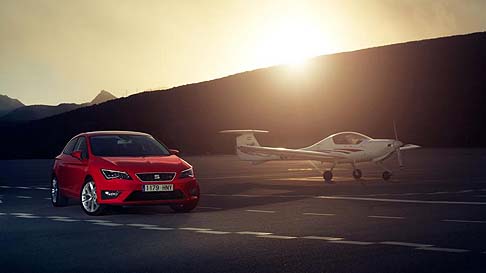 Seat - Tutte le motorizzazioni della nuova SC dispongono di iniezione diretta con turbocompressore e sintetizzano efficienza e raffinata dinamica.