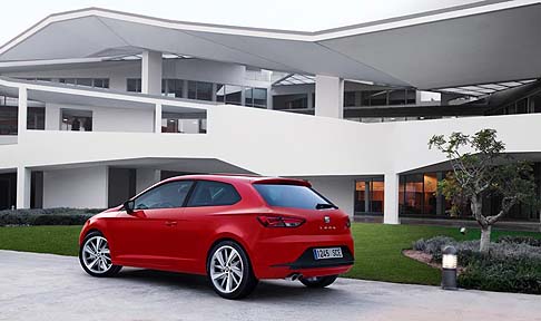 Seat - La nuova compatta SEAT Leon SC sar disponibile sul mercato europeo dal mese di maggio 2013, a un prezzo altamente competitivo e con una ricca gamma di equipaggiamenti. 