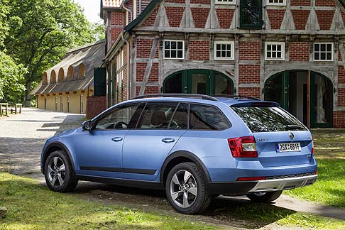 Skoda - Le motorizzazioni sono tre: due Diesel e una benzina. Il diesel top di gamma  il 2.0 TDI/184 CV, abbinato al cambio automatico a doppia frizione a 6 rapporti (DSG) e trazione integrale. 
