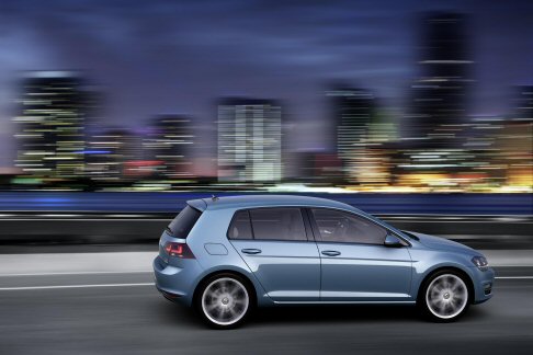 Volkswagen - Rinnovata anche la gamma di motori Diesel. I motori a gasolio a iniezione diretta disponibili, anchessi sovralimentati a 4 cilindri con quattro valvole, erogano 105 e 150 CV di potenza. 