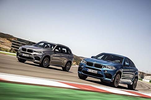 BMW - Entrambi i modelli ad alte prestazioni combinano la posizione di guida leggermente rialzata di un modello BMW della Serie X a trazione integrale con leccellente equilibrio di unautomobile BMW M. 