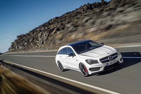 Mercedes-Benz - Le modifiche a motore, cambio, assetto, elettronica ed allestimenti consentono di vivere una guida ancora pi sportiva e dinamica in puro stile AMG.