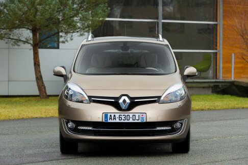 Renault - Renault rinnova integralmente la gamma delle proprie monovolume Scenic e Scenic XMOD.