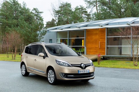 Renault - Pi in generale si notano leleganza delle linee e la qualit dei materiali utilizzati, per un risultato allinsegna del dinamismo.