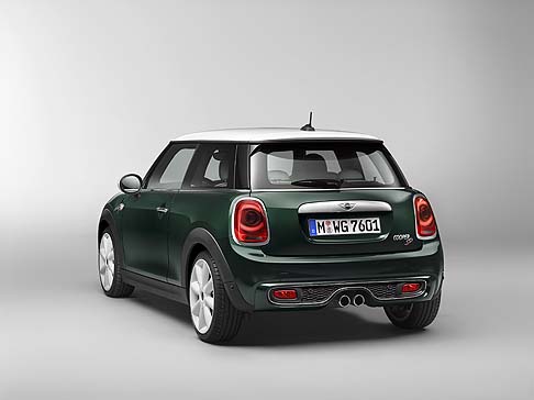 Mini - La nuova generazione di motori a tre o quattro cilindri e la tecnologia MINI TwinPower Turbo assicurano un miglioramento in termini di agilit e di efficienza.