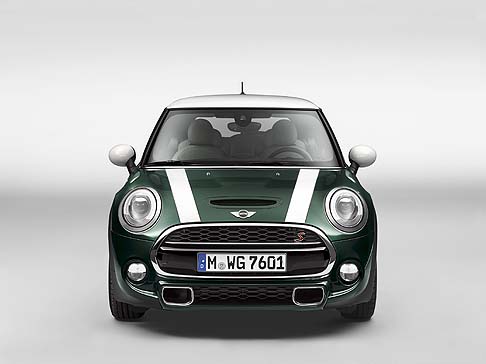 Mini - Anche nella Nuova MINI One First, il tipico drive-to-fun di Mini  abbinato ad unelevata efficienza. 