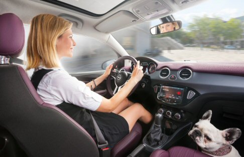 Opel - Opel Adam consente al marchio di accedere al segmento A, con una proposta che fonde design ricercato con la possibilit di personalizzazioni illimitate, che la rendono unica nel panorama del suo mercato.