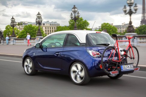 Opel - Completamente integrato, la dotazione  disponibile su richiesta, consentendo ai proprietari di ADAM di muoversi in citt al volante della propria vettura o in sella alla propria bicicletta. 