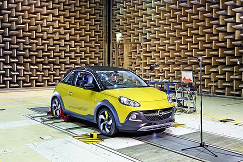 Opel - Attesa sul mercato a partire da settembre prossimo, la nuova Opel ADAM ROCKS sta effettuando gli ultimi test per affinare le proprie qualità sonore prima dell’arrivo in concessionaria. 