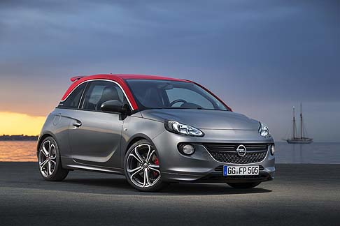 Opel - Opel ADAM S si propone con un design filante, motori brillanti e quasi infinite possibilit di personalizzazione.