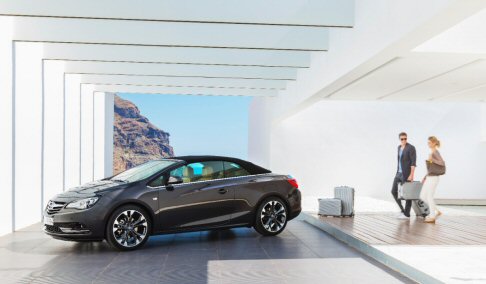Opel - Opel Cascada risulta molto solida grazie alle barre di acciaio incrociate nel sottoscocca e i profili rinforzati sottoporta.