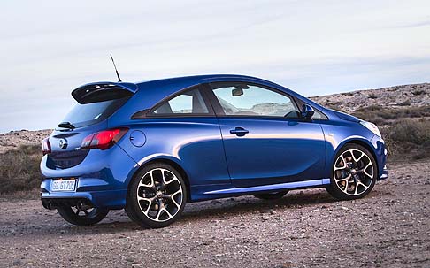 Opel - La Opel Corsa OPC insieme al propulsore turbo benzina da 207 CV, la vettura dispone di un cambio a sei velocit, dagli innesti fluidi brevi e precisi