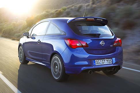 Opel - Per trasferire la potenza sulla strada nel miglior modo possibile, gli ingegneri Opel hanno testato la nuova Corsa OPC al Nrburgring con gli specialisti di Koni.