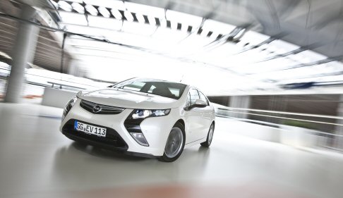 Opel - Opel a Ginevra esporr le ultime evoluzioni dei propri veicoli, tra cui la nuova Corsa Kaleidoscope presente anche Meriva, ora disponibile con propulsori pi efficienti. 