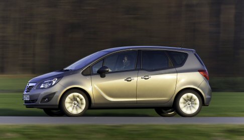 Opel - La gamma accoglie nel gi ricco carnet di modelli le vetture Astra 5 porte, Astra Sports Tourer e Meriva, ora offerte anche con il nuovo motore 1.4 GPL-TECH Turbo, performante ed efficiente allo stesso tempo.