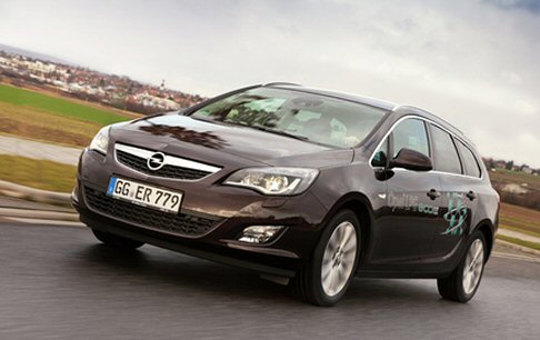 Opel - Grazie al programma Opel GPL-TECH gli automobilisti possono ridurre di oltre il 40% i costi di gestione per il carburante e del 15% le emissioni di CO2.