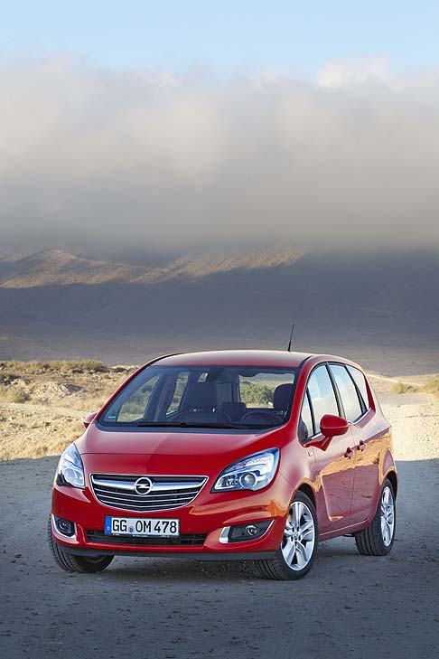 Opel - Stile contemporaneo, motorizzazioni pi efficienti e tanti contenuti tecnologici caratterizzano la nuova generazione di Opel Meriva, presentata recentemente in veste di premiere mondiale durante il Salone di Bruxelles.