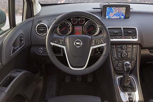 Opel - Per conoscere qualche dettaglio in pi� riguardante il listino dobbiamo ancora attendere il prossimo mese di dicembre, mentre le consegne sono programmate a partire dalla terza settimana di gennaio 2014.