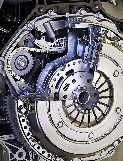 Opel - Caratterizzato dalliniezione diretta SIDI (Spark Ignition Direct Injection), questo motore benzina quattro cilindri viene offerto in due configurazioni. 
