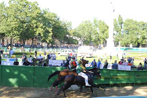 Corsa di cavalli - Palio di Ferrara 2017, corsa cavalli in Piazza Ariostea