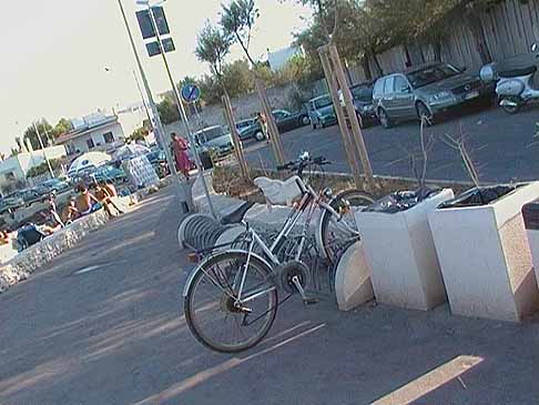 Ciclovia Adriatica - Parcheggio bici a Cozze e pista ciclabile