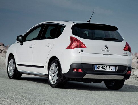 Peugeot - Peugeot 3008 Hybrid4 arriver sui mercati da gennaio 2012, ed  offerta ad un prezzo base di 35.000 euro, che sale a 36.800 per la versione pi accessoriata