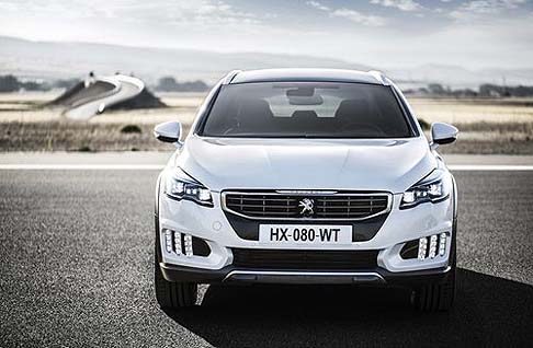 Peugeot - Completamente rinnovata, la nuova Peugeot 508 si prepara a sfilare sulla passerella parigina, puntando su uno stile ridisegnato, nuovi contenuti tecnologici e nuove motorizzazioni.