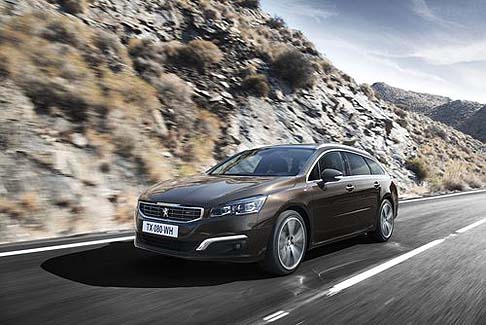 Peugeot - La tecnologia BlueHDi Euro 6  rappresentata gi al lancio da due versioni prestazionali: il 2.0 BlueHDi 150 CV cambio manuale e la nuova versione 2.0 BlueHDi 180 CV EAT6. 