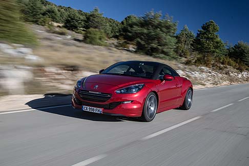 Peugeot - Il Sound System abbinato a un condotto di aspirazione specifico, e a un impianto di scarico riprogettato, permette di apprezzare il carattere sportivo della nuova motorizzazione di RCZ R. 