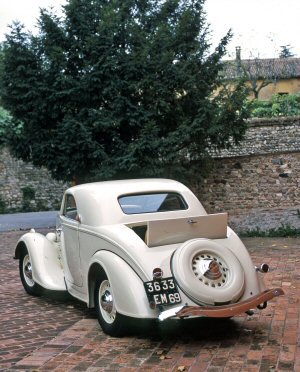 Peugeot - Due appuntamenti con il fascino delle auto depoca aprono il mese di febbraio. Retromobile e Automotoretr al Lingotto racconteranno levoluzione dei marchi dellautomotive.
