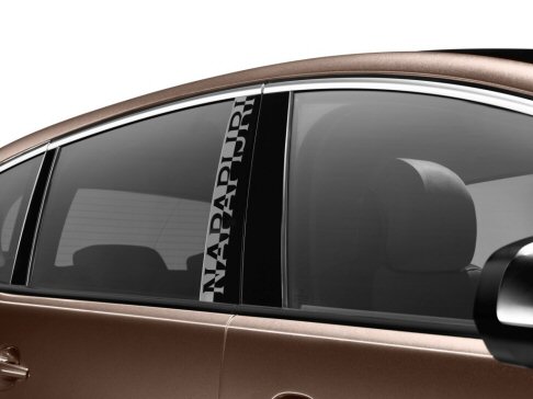 Peugeot - Lequipaggiamento viene arricchito con il rilevatore di ostacoli anteriore e posteriore e con il WIP Nav Evo,che abbina diverse funzioni infotainment.