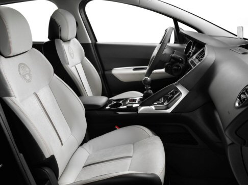 Peugeot - Tra gli optional disponibili della vettura sono inclusi il Grip Control, il dispositivo Peugeot Connect, i vetri laterali stratificati e gli interni in pelle .