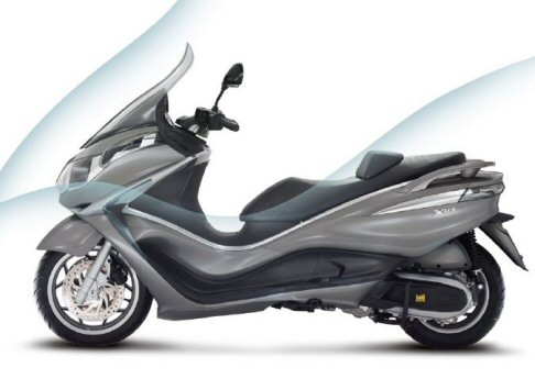 Piaggio - In dettaglio, il nuovo X10 si riconosce per il look originale e moderno, distinguendosi per lestrema cura del dettaglio. 